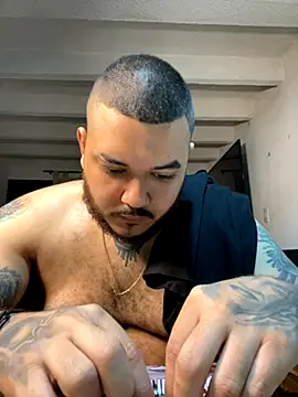 Snapshot of El_Titan1998 chatting on September 18, 2025, 11:02 am El Titan1998 online show from September 18, 2025, 11:02 am