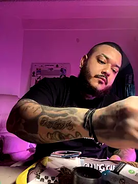 Snapshot of El_Titan1998 chatting on October 23, 2025, 10:30 pm El Titan1998 online show from October 23, 2025, 10:30 pm