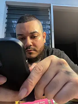 Snapshot of El_Titan1998 chatting on November 25, 2025, 10:32 pm El Titan1998 online show from November 25, 2025, 10:32 pm