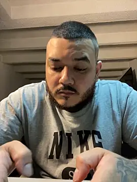 Snapshot of El_Titan1998 chatting on September 23, 2025, 9:33 pm El Titan1998 online show from September 23, 2025, 9:33 pm