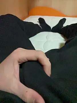 Snapshot of Dvddd chatting on December 21, 2025, 1:57 pm Dvddd online show from December 21, 2025, 1:57 pm