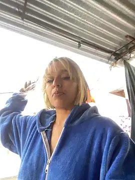 Snapshot of BlueStoneX chatting on May 3, 2026, 10:02 pm BlueStoneX online show from May 3, 2026, 10:02 pm