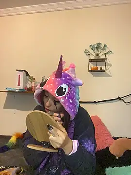 Snapshot of BlueStoneX chatting on December 22, 2025, 6:57 am BlueStoneX online show from December 22, 2025, 6:57 am