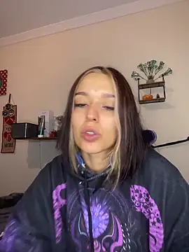 Snapshot of BlueStoneX chatting on December 21, 2025, 7:10 am BlueStoneX online show from December 21, 2025, 7:10 am