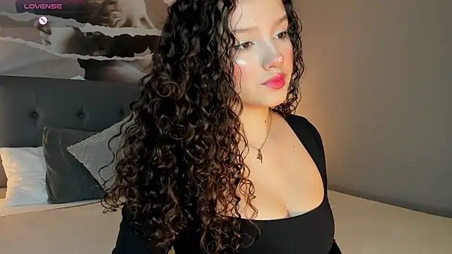Snapshot of LucyLovelyy chatting on June 1, 2026, 2:23 am LucyLovelyy online show from June 1, 2026, 2:23 am