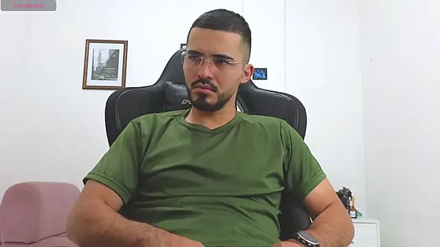 Massimoo 07 online show from November 19, 2025, 7:25 pm