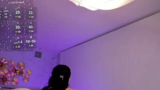 stefany duque1  online show from March 13, 2025, 2:16 am