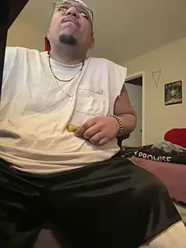 Snapshot of cloudy_couple444 chatting on March 10, 2025, 3:34 am cloudy couple444 online show from March 10, 2025, 3:34 am