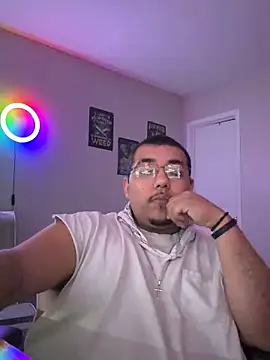 Snapshot of cloudy_couple444 chatting on February 7, 2025, 1:36 am cloudy couple444 online show from February 7, 2025, 1:36 am