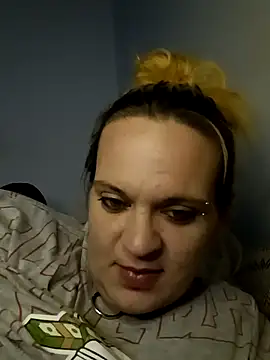 Snapshot of cloudy_couple444 chatting on December 22, 2024, 2:16 pm cloudy couple444 online show from December 22, 2024, 2:16 pm