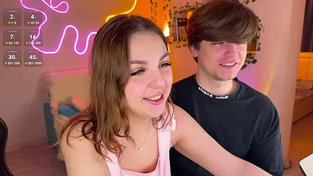 RobertAndLinela online show from November 6, 2025, 2:32 pm