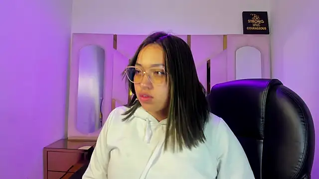 IsabellRodriguez18 online show from April 10, 2026, 3:46 am