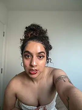 Snapshot of fayfay2002 chatting on February 4, 2025, 2:53 pm fayfay2002 online show from February 4, 2025, 2:53 pm