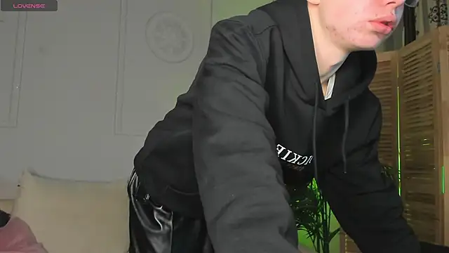 Snapshot of Ken_Feels chatting on January 11, 2025, 3:55 am Ken Feels online show from January 11, 2025, 3:55 am
