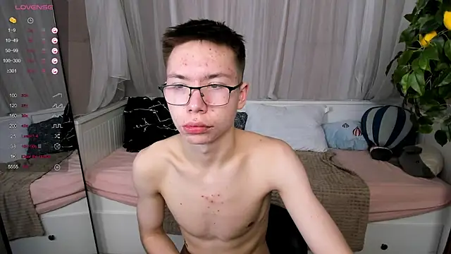 Snapshot of Ken_Feels chatting on January 18, 2025, 5:52 am Ken Feels online show from January 18, 2025, 5:52 am