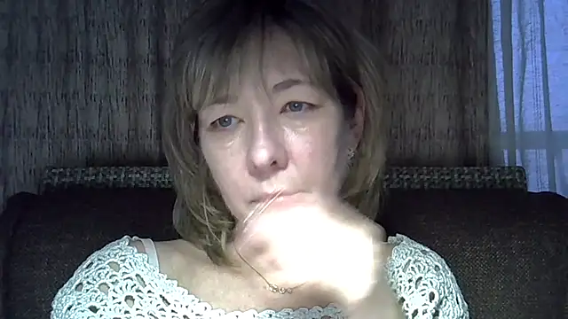 EllaJohnsonX online show from January 3, 2025, 1:02 pm