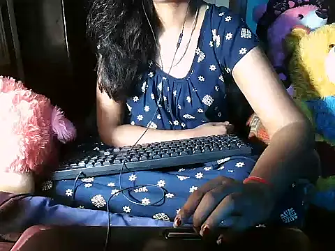 Snapshot of Half_Girlfriend_ chatting on October 18, 2025, 6:43 pm Half Girlfriend online show from October 18, 2025, 6:43 pm