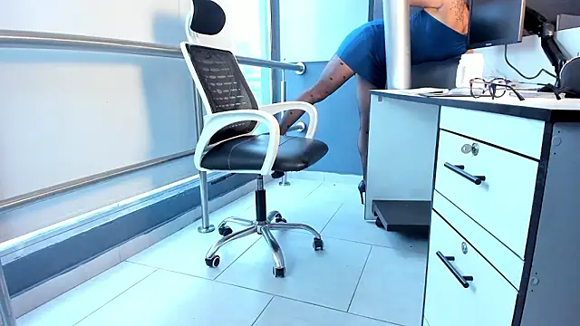 Snapshot of Samantha__cooper chatting on February 23, 2026, 12:39 pm Samantha cooper online show from February 23, 2026, 12:39 pm