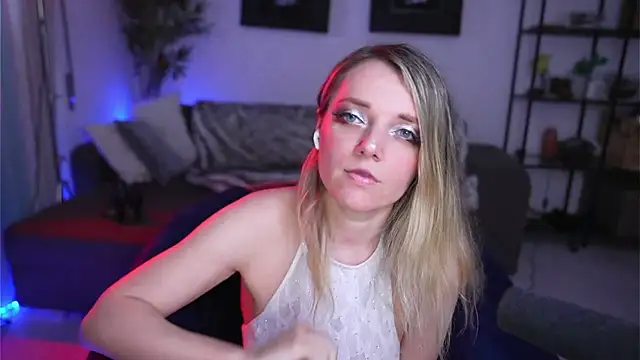 Snapshot of Magnetic_Amy chatting on March 1, 2025, 1:18 pm Magnetic Amy online show from March 1, 2025, 1:18 pm