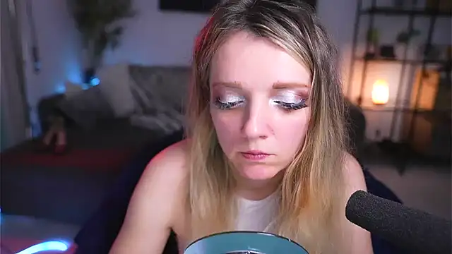 Magnetic Amy online show from February 27, 2025, 1:49 pm