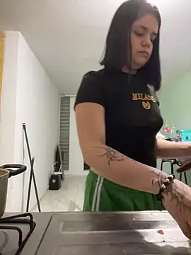 Snapshot of pretty_angela1 chatting on December 5, 2025, 12:32 am pretty angela1 online show from December 5, 2025, 12:32 am