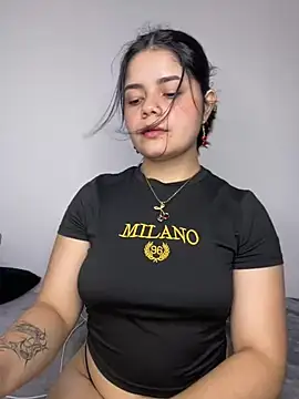 Snapshot of pretty_angela1 chatting on March 14, 2025, 2:31 am pretty angela1 online show from March 14, 2025, 2:31 am