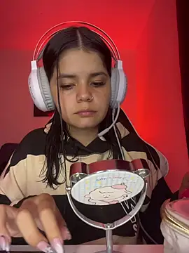 Snapshot of pretty_angela1 chatting on November 11, 2025, 5:24 am pretty angela1 online show from November 11, 2025, 5:24 am