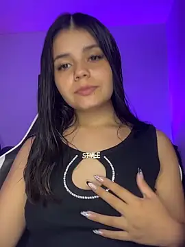 Snapshot of pretty_angela1 chatting on November 6, 2025, 1:42 am pretty angela1 online show from November 6, 2025, 1:42 am