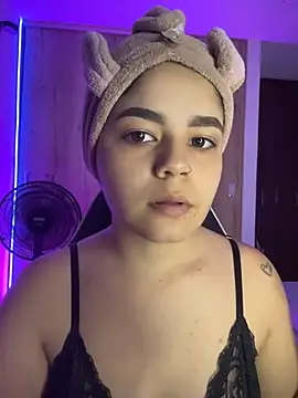 Snapshot of pretty_angela1 chatting on July 3, 2026, 5:14 am pretty angela1 online show from July 3, 2026, 5:14 am