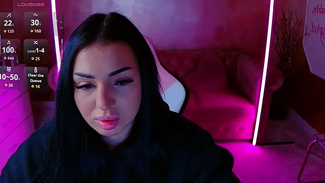 Snapshot of evanew_ chatting on December 19, 2025, 4:53 pm evanew online show from December 19, 2025, 4:53 pm