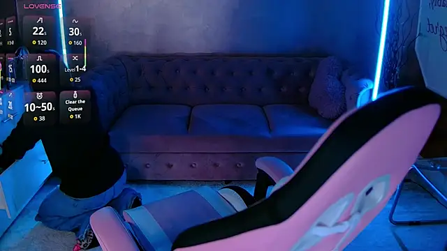 Snapshot of evanew_ chatting on November 5, 2025, 5:49 pm evanew online show from November 5, 2025, 5:49 pm