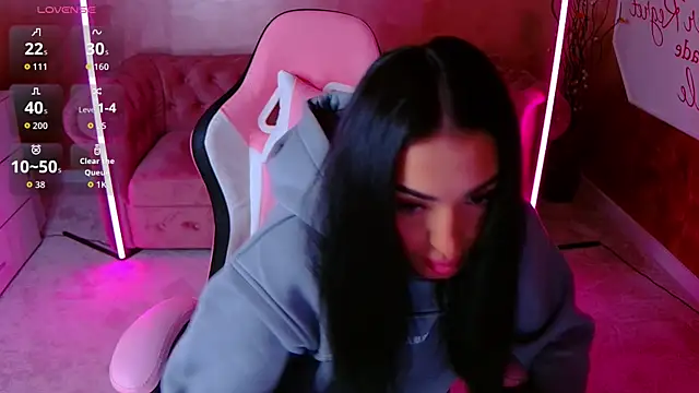 Snapshot of evanew_ chatting on January 8, 2026, 5:52 pm evanew online show from January 8, 2026, 5:52 pm