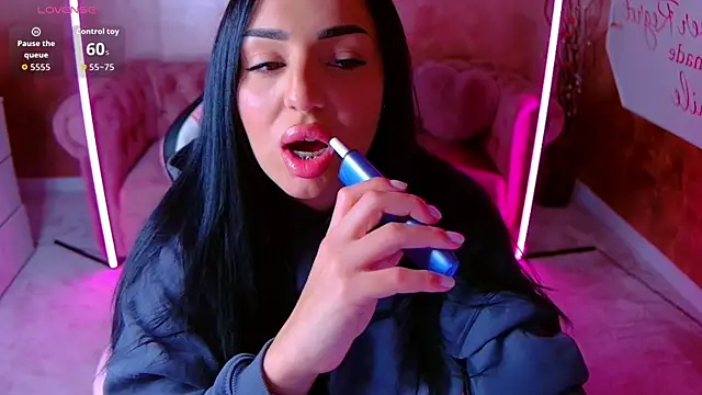 Snapshot of evanew_ chatting on January 9, 2026, 5:42 pm evanew online show from January 9, 2026, 5:42 pm