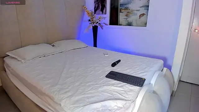 rachaeldeckard   online show from April 17, 2026, 7:49 pm