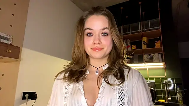 RoxyStar17 online show from February 4, 2025, 8:38 pm