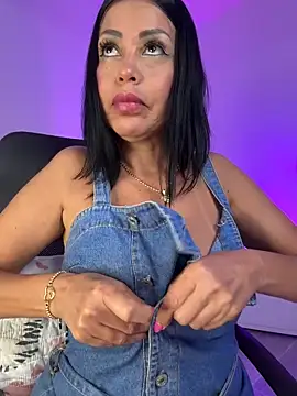 Snapshot of KarolRubi1 chatting on March 8, 2026, 2:04 am KarolRubi1 online show from March 8, 2026, 2:04 am