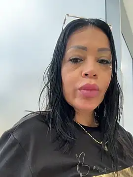 Snapshot of KarolRubi1 chatting on April 16, 2026, 5:57 pm KarolRubi1 online show from April 16, 2026, 5:57 pm