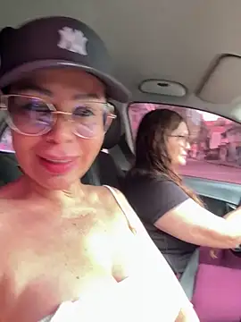 Snapshot of KarolRubi1 chatting on November 19, 2025, 1:22 pm KarolRubi1 online show from November 19, 2025, 1:22 pm