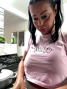 Snapshot of KarolRubi1 chatting on November 22, 2025, 6:07 pm KarolRubi1 online show from November 22, 2025, 6:07 pm