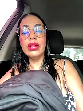 Snapshot of KarolRubi1 chatting on November 10, 2025, 1:16 pm KarolRubi1 online show from November 10, 2025, 1:16 pm