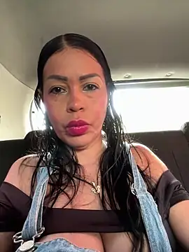 Snapshot of KarolRubi1 chatting on November 7, 2025, 1:15 pm KarolRubi1 online show from November 7, 2025, 1:15 pm