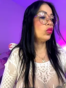 Snapshot of KarolRubi1 chatting on October 25, 2025, 10:32 pm KarolRubi1 online show from October 25, 2025, 10:32 pm