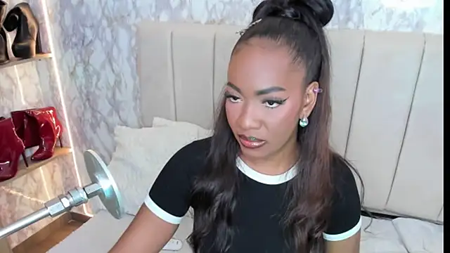 whiitneyfox online show from October 26, 2025, 11:05 pm