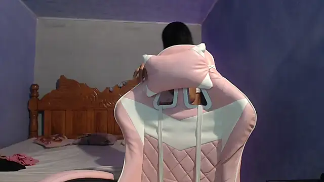 Coral0403 online show from February 12, 2026, 11:37 pm