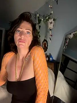 AlessasRoom online show from October 26, 2025, 5:57 pm