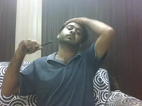 indihotguy online show from September 10, 2025, 1:32 pm