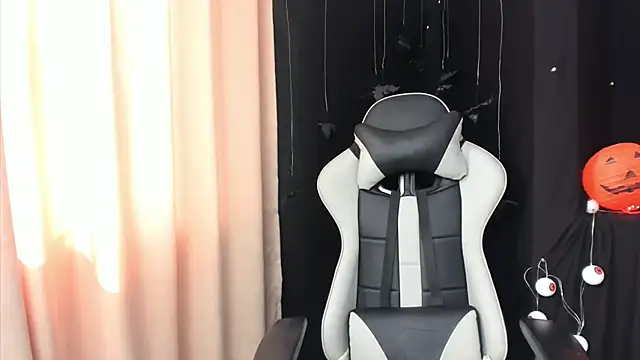 Snapshot of zimgil chatting on November 8, 2025, 7:17 pm zimgil online show from November 8, 2025, 7:17 pm