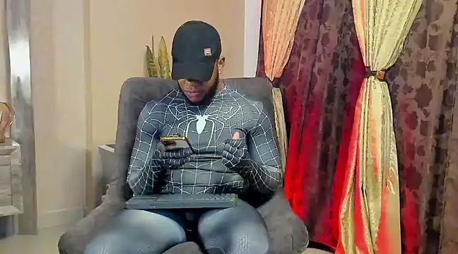 Snapshot of benjamincol chatting on February 24, 2025, 1:24 am benjamincol online show from February 24, 2025, 1:24 am