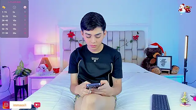 Maxi little online show from December 22, 2025, 7:58 pm