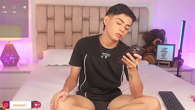 Maxi little online show from February 12, 2026, 8:08 pm